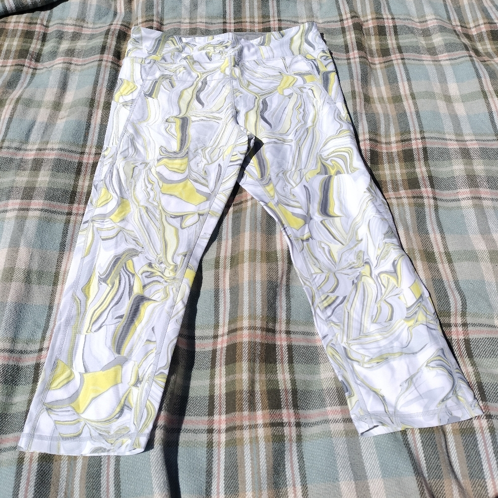 Marbled Pattern Performance Leggings